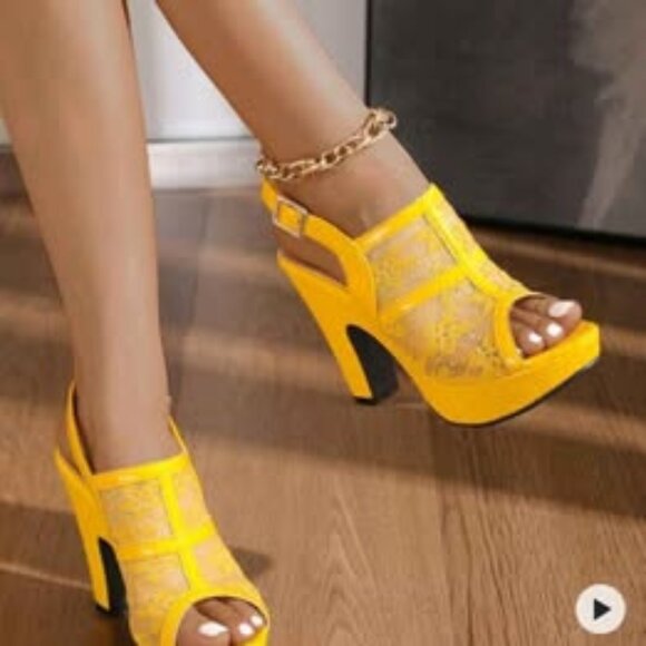 BRAND NEW/NEVER WORN YELLOW HEELS - Picture 1 of 1